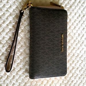 NWOT Michael Kors Wallet / Wristlet / Phone Case